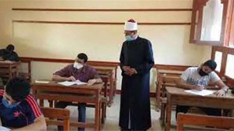 طلاب الثانوية الأزهرية بالإسماعيلية عن امتحان الفقه: معقول ولم يخرج عن المنهج