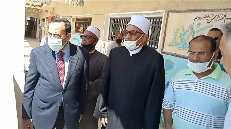 شوشه يتفقد امتحانات الثانوية الأزهرية والدبلومات الفنية بالعريش