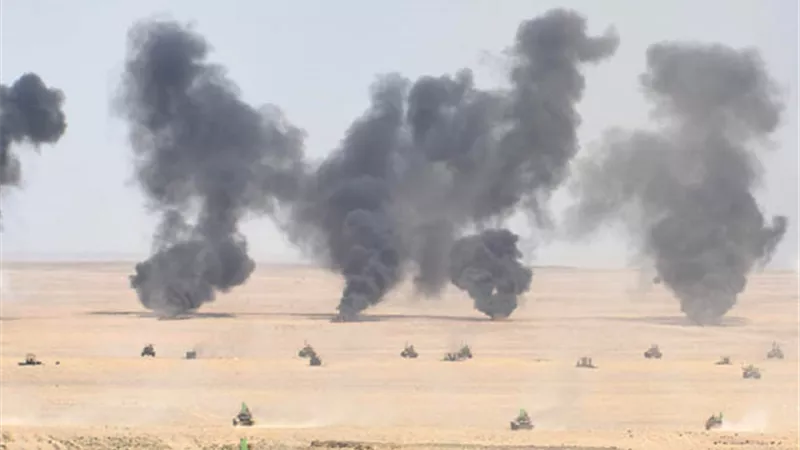 وزير الدفاع والإنتاج الحربي يشهد المرحلة الرئيسية للمناورة 