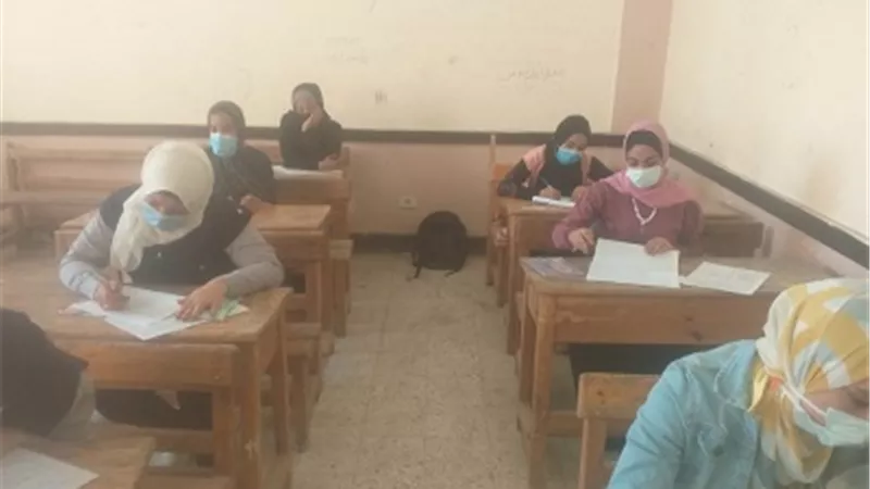 وكيل التعليم بقنا يتفقد لجان امتحانات الدبلومات الفنية