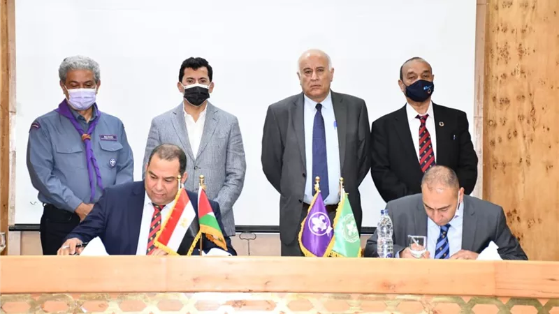 وزير الشباب ونظيره الفلسطيني يشهدان توقيع بروتوكول تعاون فى الكشافة