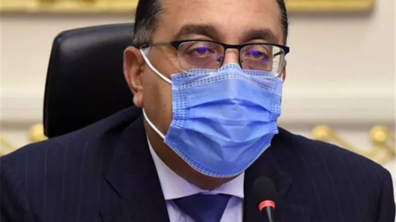 رئيس الوزراء يتفقد القطار الكهربائى من محطة «عدلى منصور - العاصمة الإدارية»
