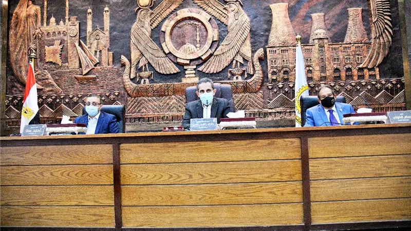 محافظ الغربية يلتقى بالمزارعين لبحث آليات نقلهم إلى الوادي الجديد