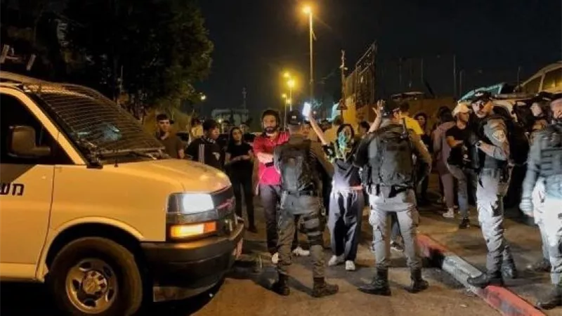 اعتقال 3 مواطنين وإصابة آخرين في القدس خلال قمع القوات الإسرائيلية وقفة منددة بالإساءة للرسول