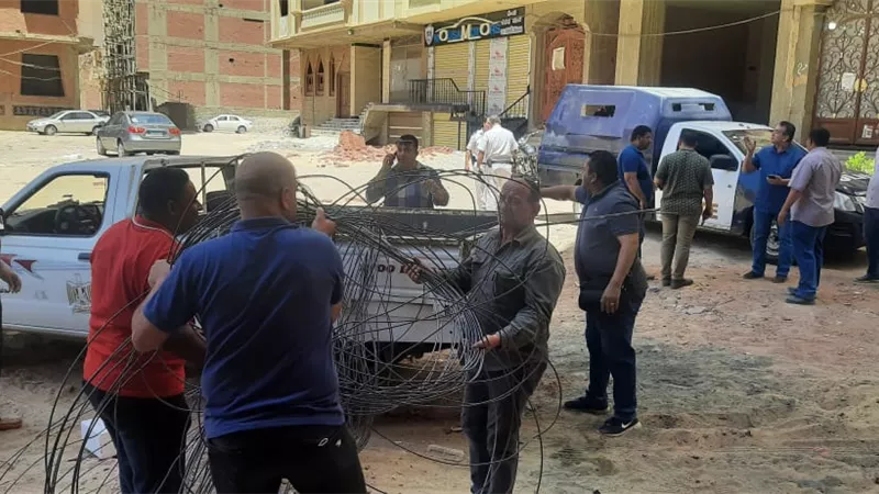 إيقاف أعمال بناء مخالف لمنزل بمنطقة غرب غشام بمدينة الزقازيق - صور