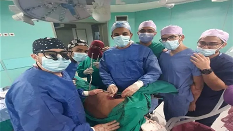 أسوان الجامعي تنقذ حياة شاب مصاب بجرح طعني بالصدر