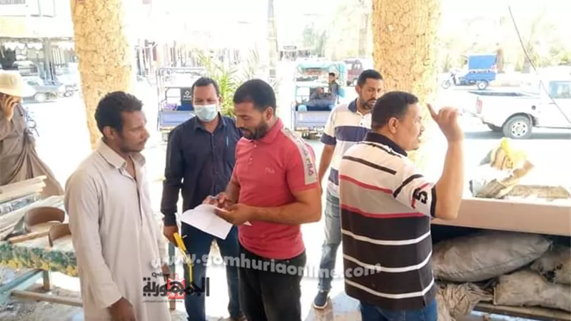فحص رخض المحال بسيوة وسحب ٥ رخص منتهية في حملة مكبرة على المحال التجارية والكافيهات والمطاعم