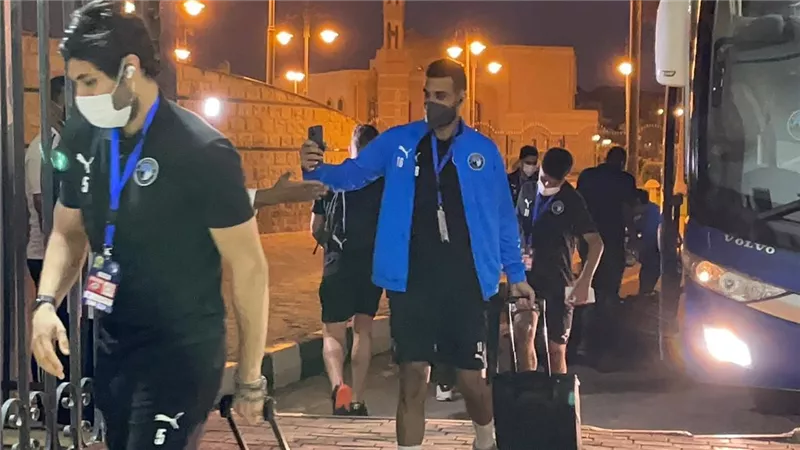 بيراميدز يصل استاد الدفاع الجوي