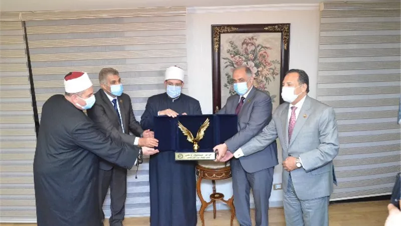 حزب مستقبل وطن يكرم وزير الأوقاف في ورشة عمل 