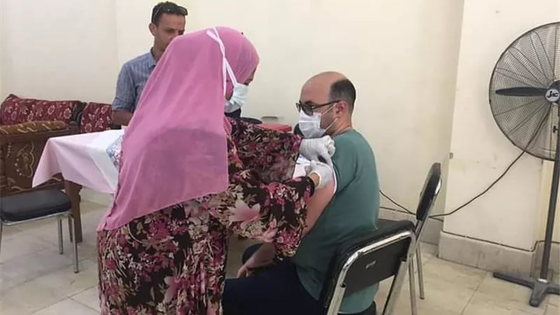تطعيم موظفى الهيئات القضائية بقنا بلقاح كورونا