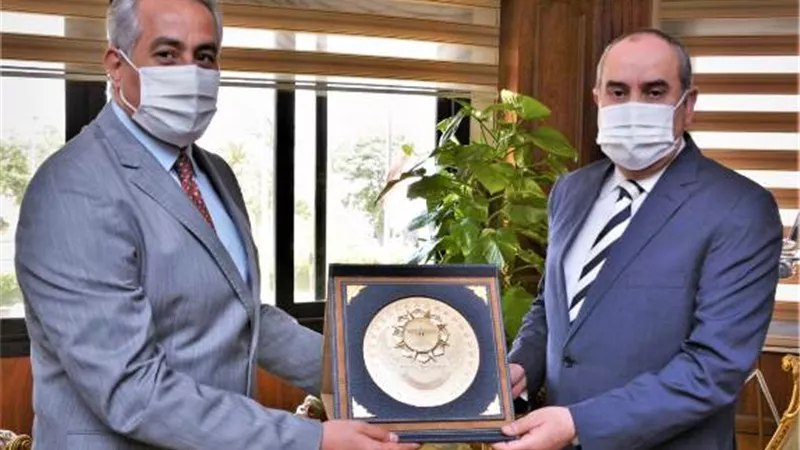 وزير الطيران يهنئ 