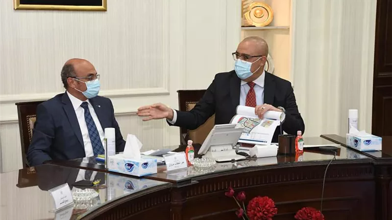 الإسكان والعدل يستعرضان الأراضى المطلوبة لإقامة المحاكم و مقار للشهر العقارى بالمدن الجديدة