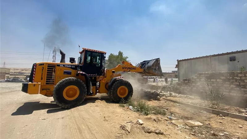 جهاز القاهرة الجديدة يسترد 9 أفدنة شمال طريق العين السخنة .. صور