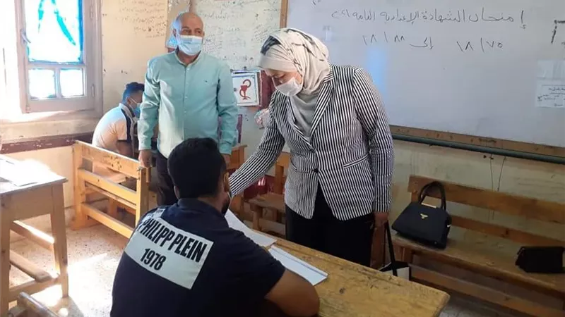 جولة لوكيلة وزارة التعليم ببنى سويف على لجان الدبلومات