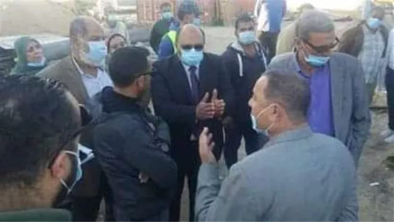 تركيب الوصلات المنزلية لصرف صحي منطقة الشيخ غريب بالإسماعيلية ..صور