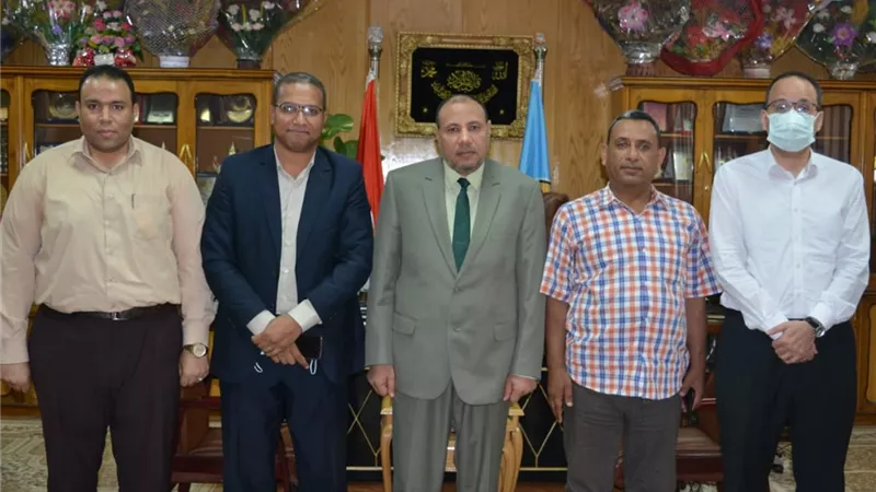 عبدالمالك يلتقي مدير وحدة حقوق الإنسان بديوان عام محافظة أسيوط