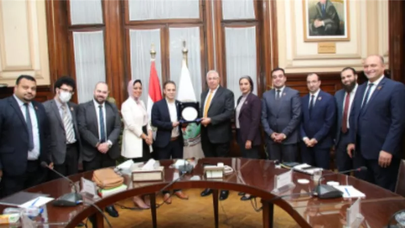 وزير الزراعة يستعرض مع تنسيقية شباب الأحزاب والسياسيين إنجازات الوزارة خلال 7 سنوات