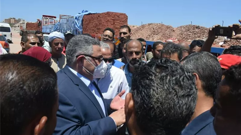 محافظ البحر الأحمر يتفقد شارع الكهف وخلف السنتر الليبي بالغردقة