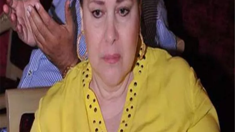 عمرو وهبة يكشف تفاصيل جديدة عن الحالة الصحية للفنانة دلال عبد العزيز