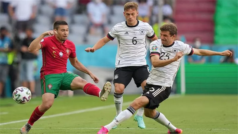 رباعي ألمانيا يغيب عن المران وشكوك حول مشاركة مولر أمام المجر