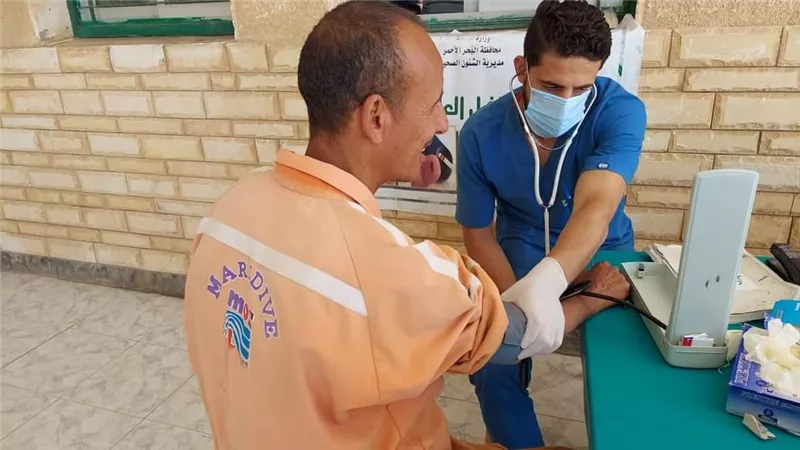 انتهاء أعمال القافلة الطبية بقرية الزعفرانة وتوقيع الكشف الطبي على ١٨١ مريض