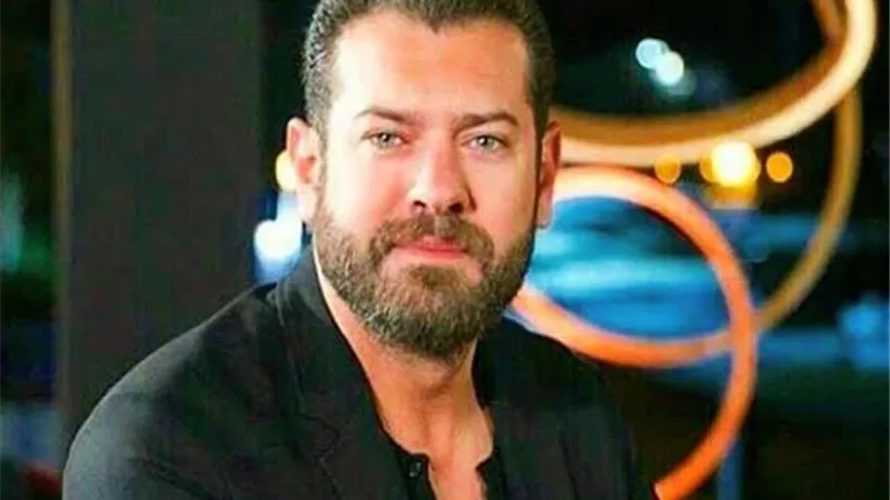 صورة نادرة لعمرو يوسف برفقة والده فى عيد الاب