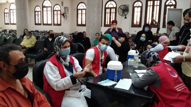 جهود مكثفة مستمرة لتطعيم المواطنين بالمصانع والمنازل فى الشرقية بلقاح كورونا.. صور