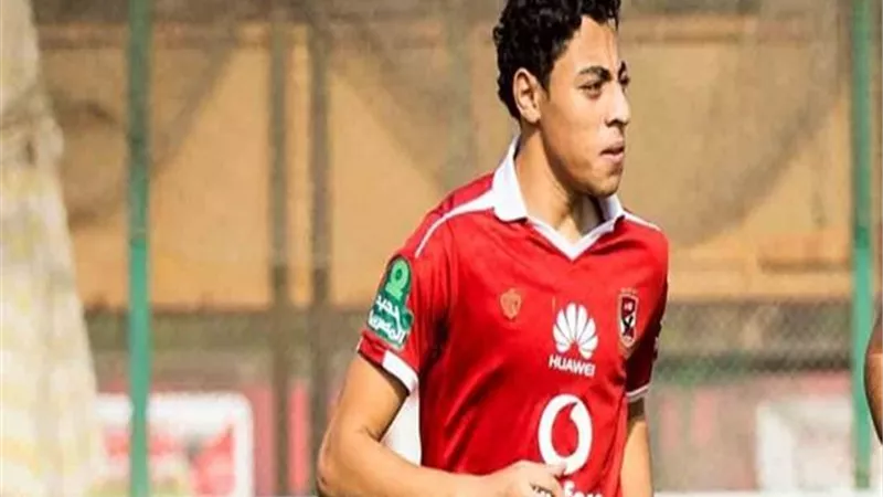 أكرم توفيق يتوج بجائزة أفضل لاعب في مباراة الأهلى والترجى