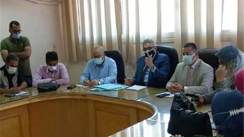 مستشفيات جامعة بنها تعقد الاجتماع الدورى لوحدة مكافحة العدوى.. وتُكرم أطقم التمريض