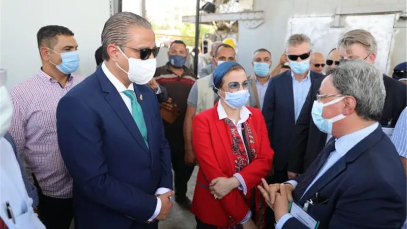 وزيرة البيئة ومحافظ الفيوم يتفقدان مشروع التغويز اللاهوائى.. بالصور