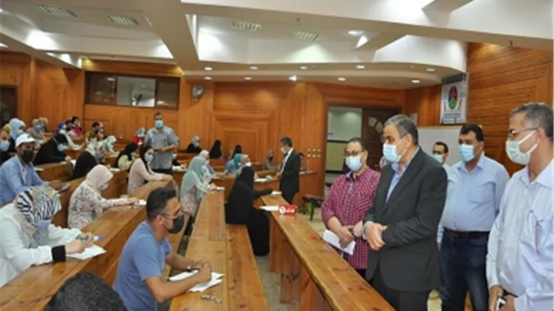 رئيس جامعة كفرالشيخ يتابع سير امتحانات كليات الجامعة