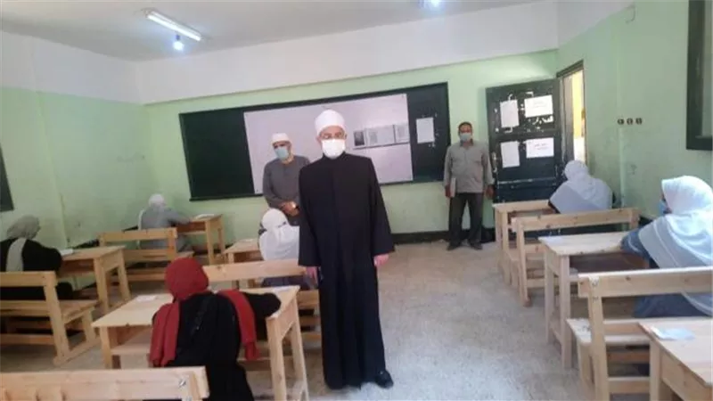 قطاع المعاهد الأزهرية يطمئن طلاب القسم العلمي بشأن مادة 