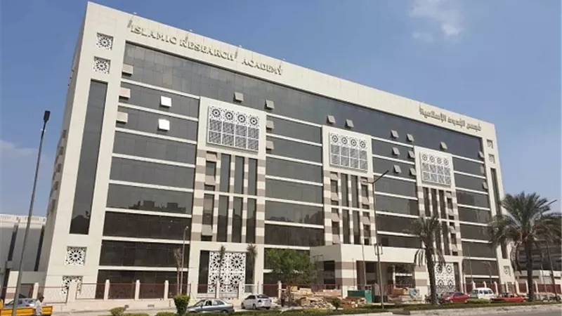 حكم من يضع حواجز في الطريق لحجز مكانا لسيارته؟ ...مجمع البحوث الإسلامية يجيب