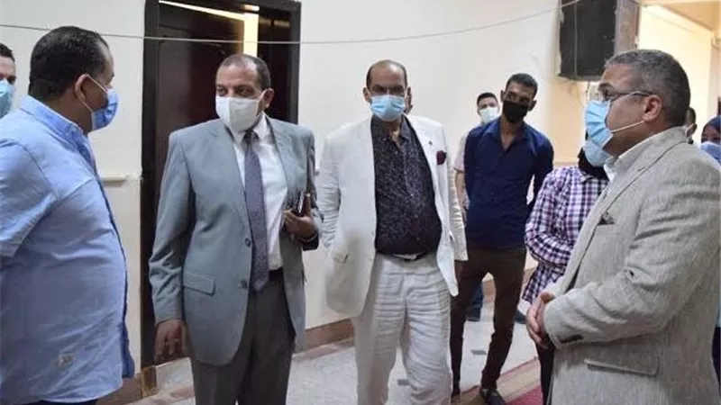 رئيس جامعة بني سويف يتفقد المعهد العالي للتراث