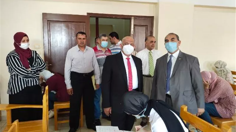 نائب رئيس جامعة الزقازيق يتفقد أعمال الامتحانات بكليتى طب فاقوس والاثار