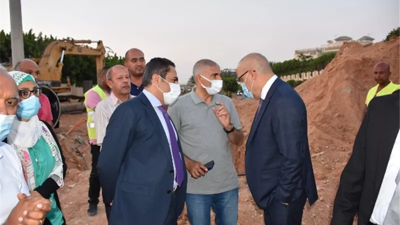 جولــــــــة تفقدية مفاجئة لوزير الاسكان بمشروعات القاهرة الجديدة.. صور