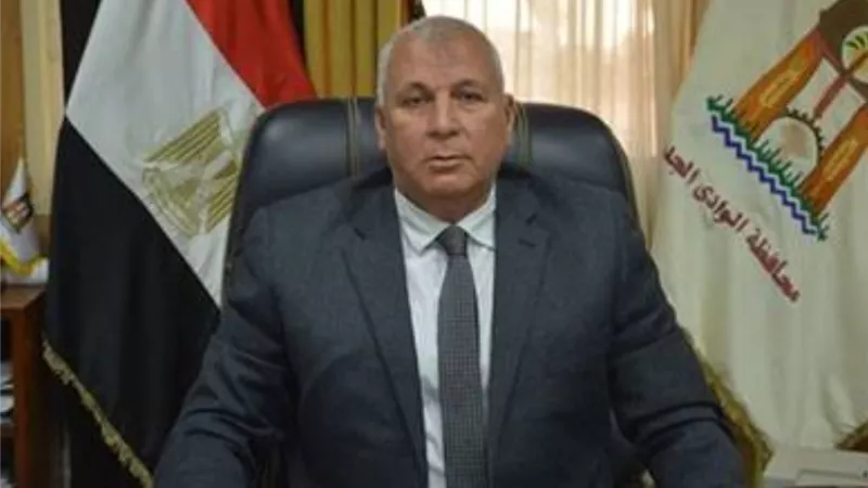 سر الخصم للموظفين.. محافظ الوادي الجديد: المحافظة أقل إصابة بكورونا
