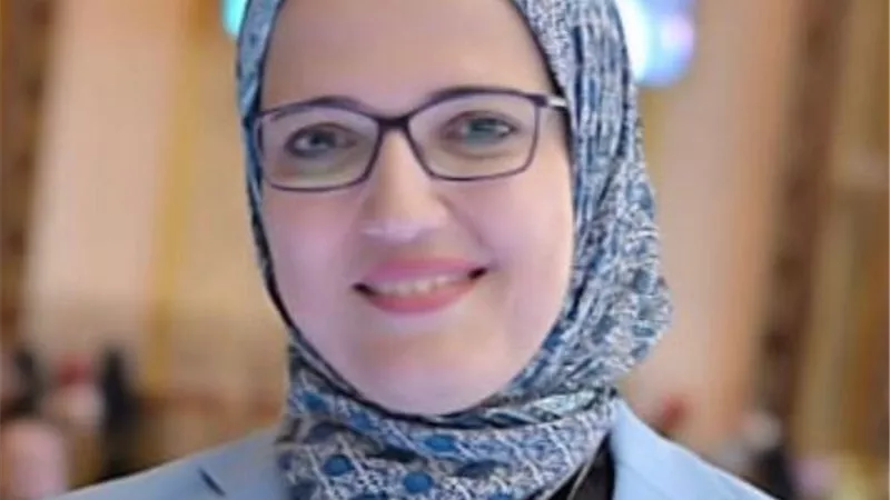 النصوص الإخبارية والشبكات الإجتماعية متعددة الأبعاد..كتاب جديد لهند حجازى مدرس الصحافة