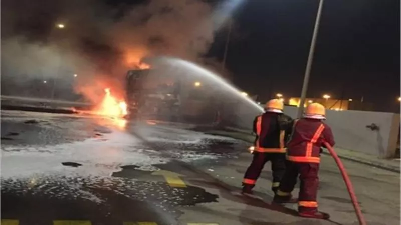 إصابة ٣ عمال في حريق هائل بمحطة وقود بالشرقية