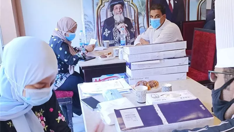 تطعيم العاملين الجدد بلقاح كورونا بفنادق الغردقة