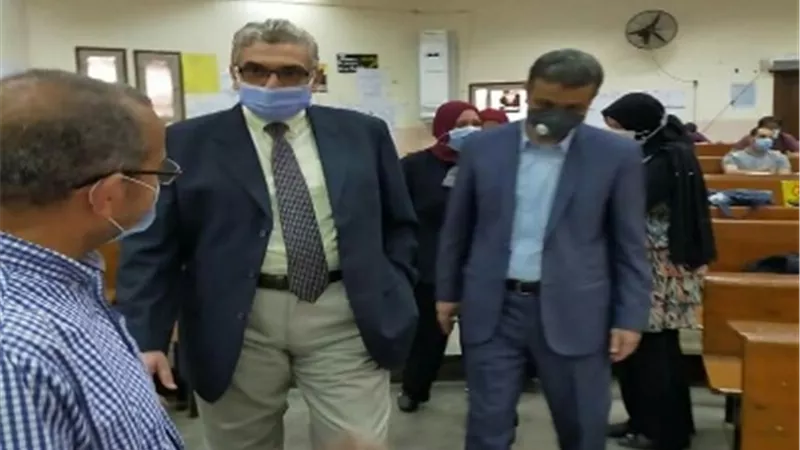 عميد طب بنها يتفقد امتحانات الدراسات العليا