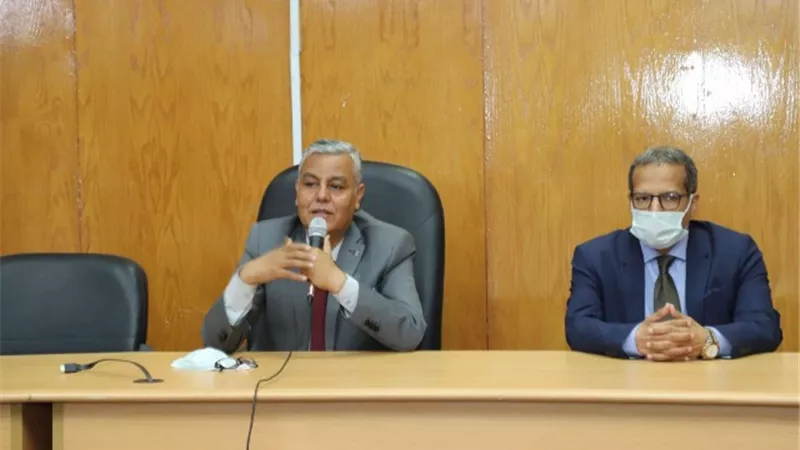 رئيس جامعة جنوب الوادى يلتقى بالمشاركين فى برنامج مودة