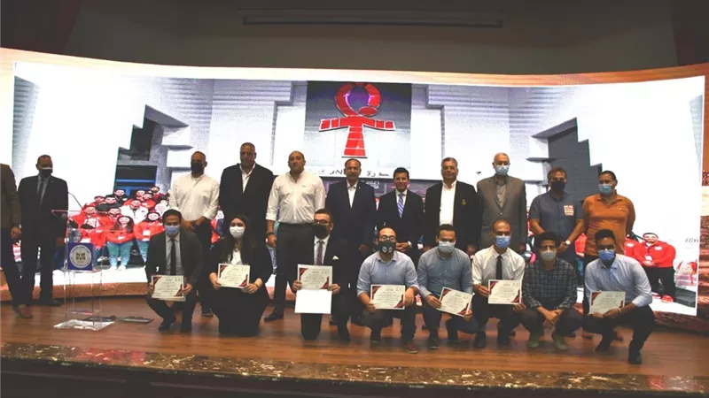 وزير الرياضة يكرم الشباب متطوعي بطولة كاس العالم لليد