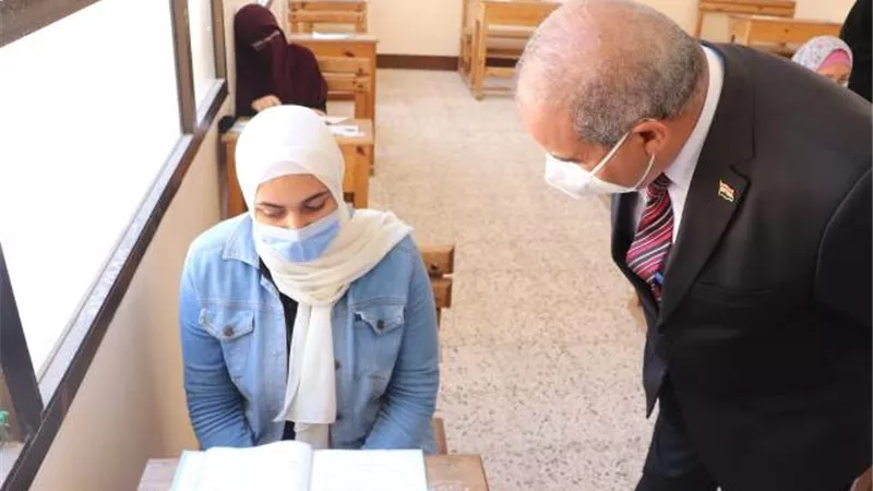 رئيس جامعة الأزهر يتفقد لجان الشهادة الثانوية الأزهرية للطلاب والطالبات بدمياط الجديدة
