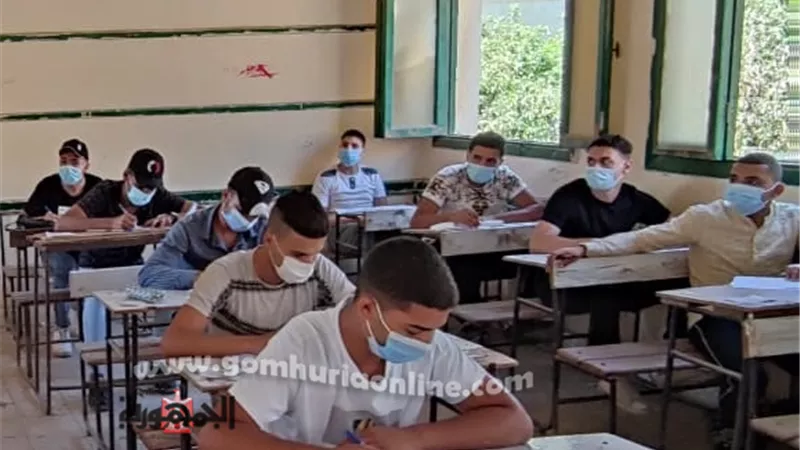 إمتحانات اليوم الخامس للدبلومات الفنية .. اللوائح و الاوراق المالية صعبة .. النحل وديدان الحرير سهل ممتنع.. صــــــور