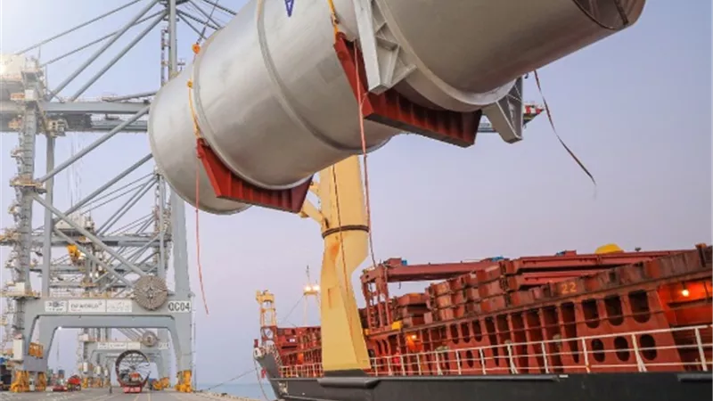 شحنة مهيئات معدنية التي تم شحنها لصالح عميل موانئ دبي العالمية Ferrometalco Steel Construction يزيد حجمها عن ٨٥٨٠ متر مكعب