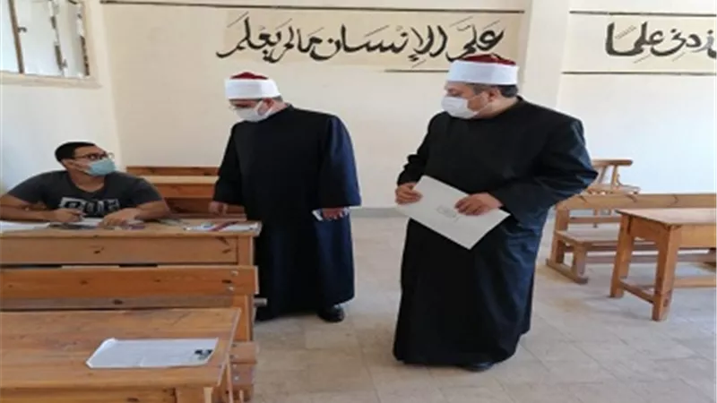 رئيس قطاع المعاهد يتفقد لجان امتحان دسوق ويشيد بالالتزام بالإجراءات الاحترازية
