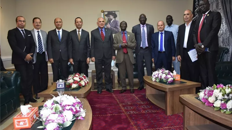 عبد العاطى يستعرض مع مسئولى جنوب السودان تطورات قضية مياه النيل