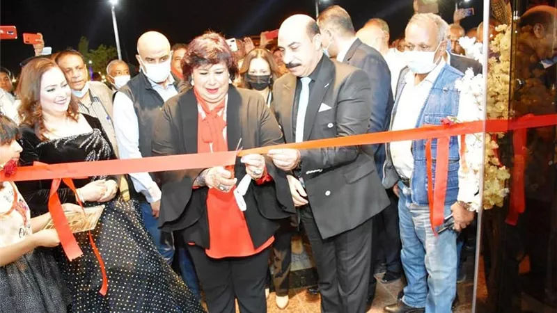 وزيرة الثقافة ومحافظ أسوان يفتتحان أعمال تطوير وتحديث سينما ومسرح الصداقة