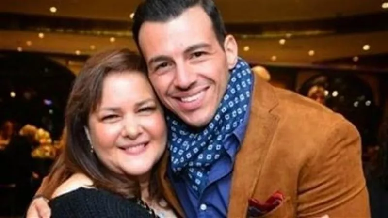 رامي رضوان ينفى خروج الفنانة دلال عبد العزيز من الرعاية المركزة